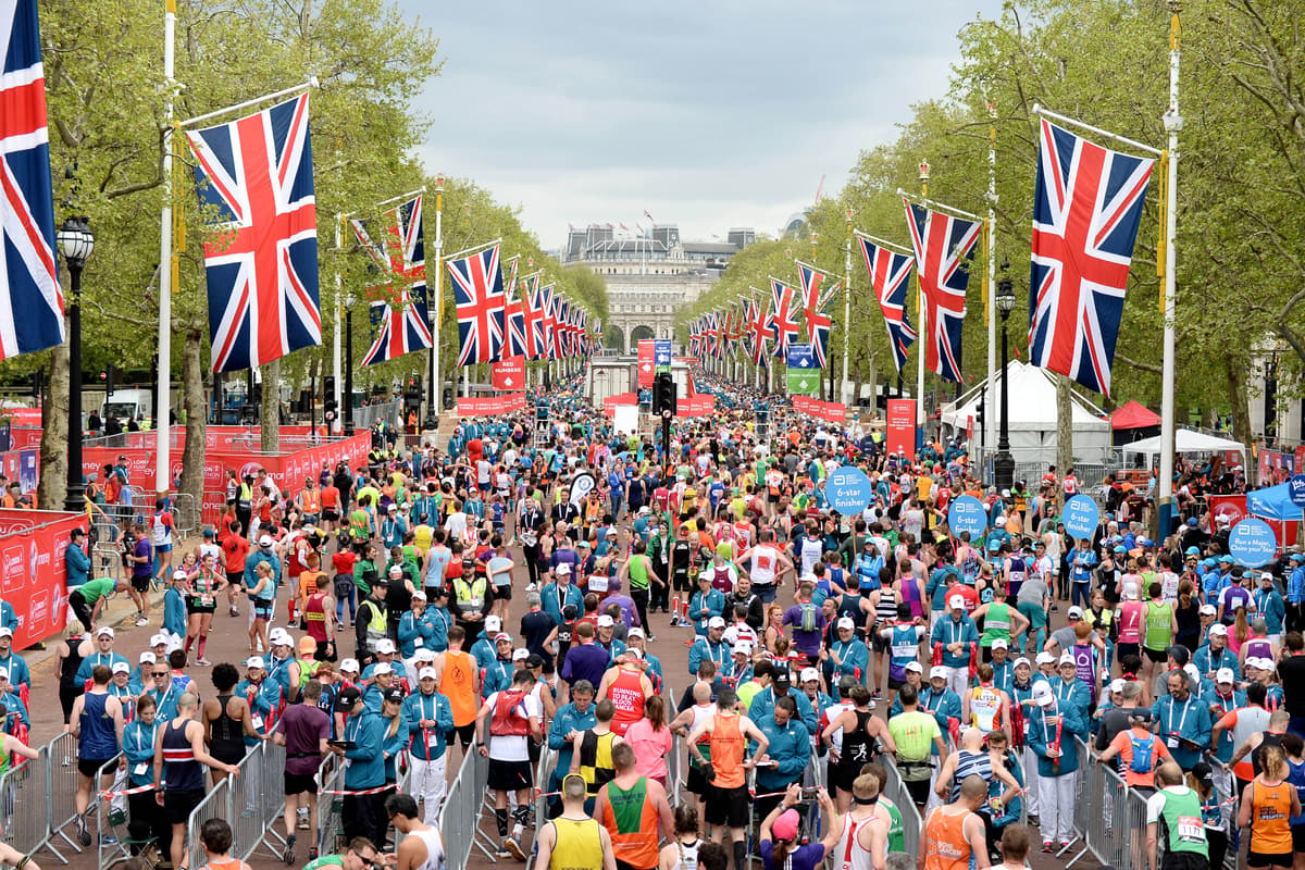 What time does the London Marathon start - and race routes