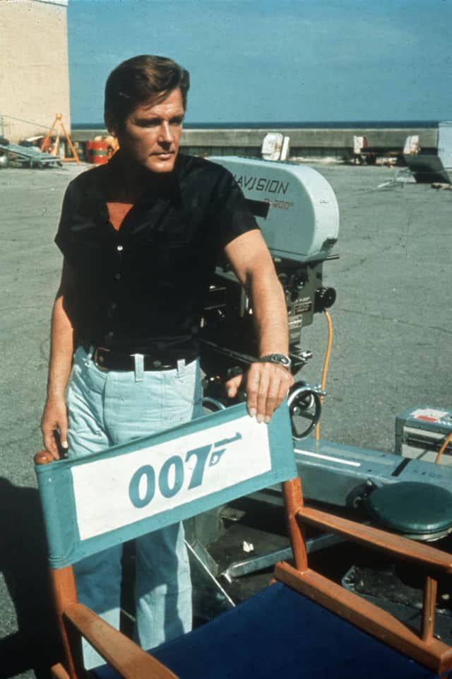  Roger Moore on location for the filming of the James Bond 007 movie 'Live and Let Die'.  (Photo by Hulton Archive/Getty Images)