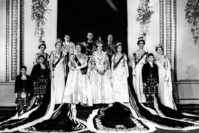 (From R to L) The Princess Alexandra of Kent, the Prince Michael of Kent, the Duchess of Kent, the Princess Margaret, the Duke of Gloucester, the Queen Elizabeth II, the Duke of Edinburgh, The Queen Mum, the young Duke of Kent, the Princess Royal, the Duchess of Gloucester, the Prince William of Gloucester and the prince Richard of Gloucester, on the Queen’s Coronation’s day, in Buckingham Palace on June 2, 1953 (Photo: -/AFP via Getty Images)