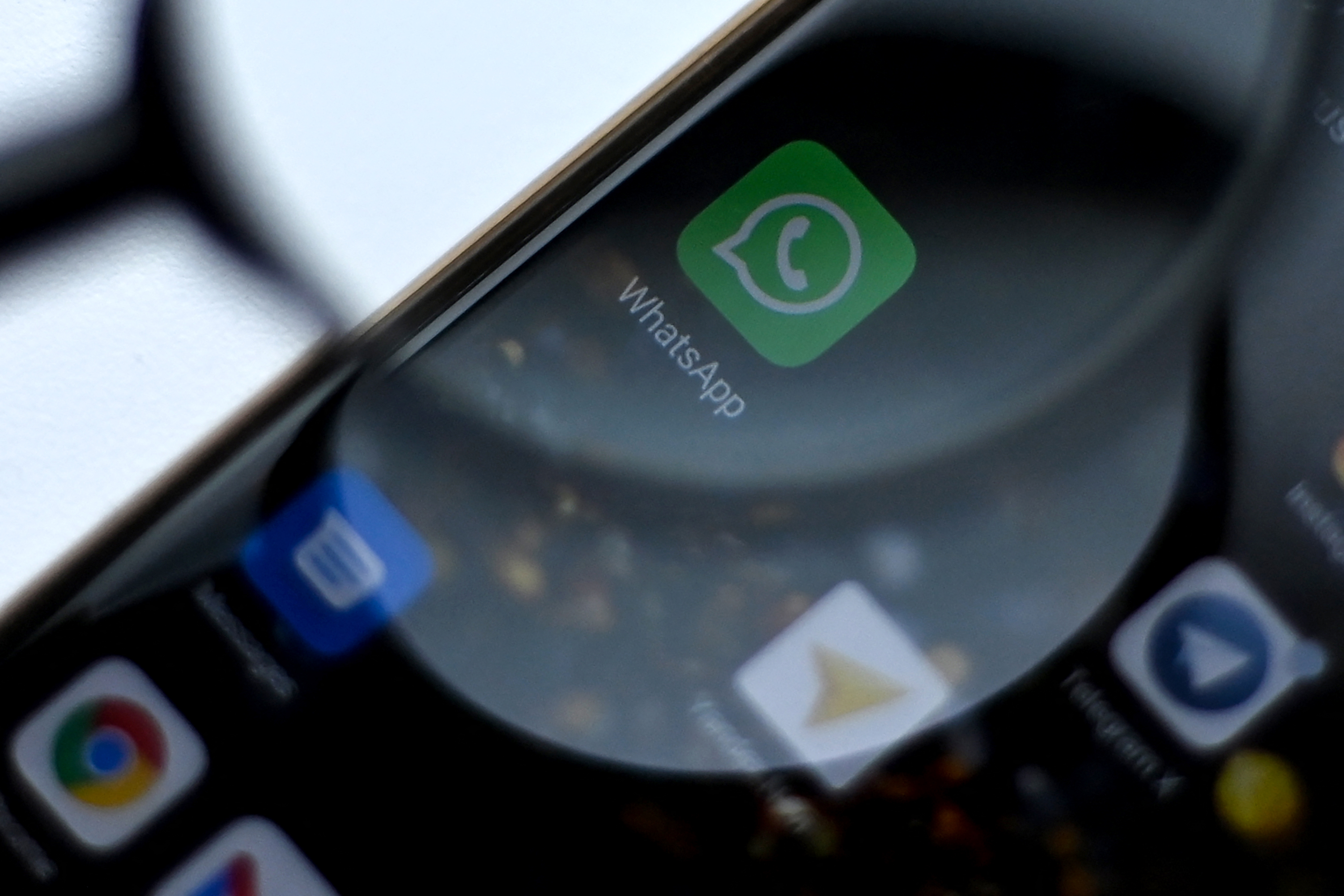 WhatsApp scams: UK users warned over ‘friend in need’ message - what to do if you receive the text
