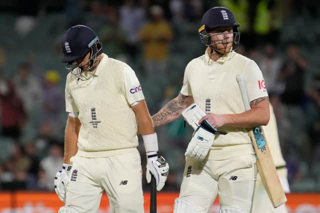 <p>Ben Stokes (R) of England walks off the field with Joe Root. (Photo by Daniel Kalisz/Getty Images)</p>
