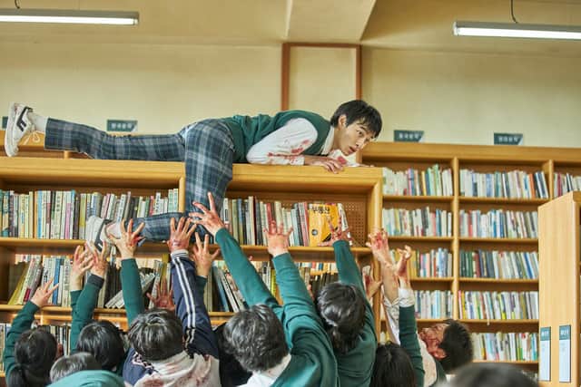 Yoon Chan-young as Lee Cheong-san, being attacked by zombie peers (Credit: Yang Hae-sung/Netflix)