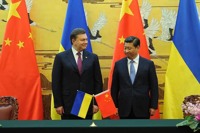 Then Ukrainian President Viktor Yanukovych (L) and Chinese President Xi Jinping (R) attend a signing ceremony in December 2013 (Photo: WANG ZHAO/AFP via Getty Images)