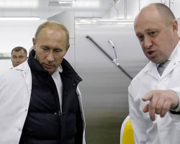 Yevgeny Prigozhin (right) shows Vladimir Putin his school lunch factory outside Saint Petersburg on September 20, 2010 (Photo: Getty)