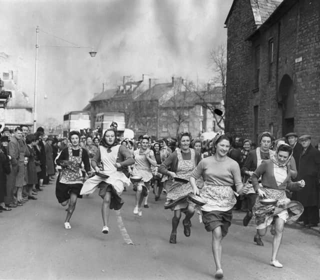 21st February 1950:  Housewives in Olney, Buckinghamshire, England competing in a transatlantic pancake race. American women took part in a similar race in Liberal, Kansas, USA. (Photo by Douglas Miller/Keystone/Getty Images)
