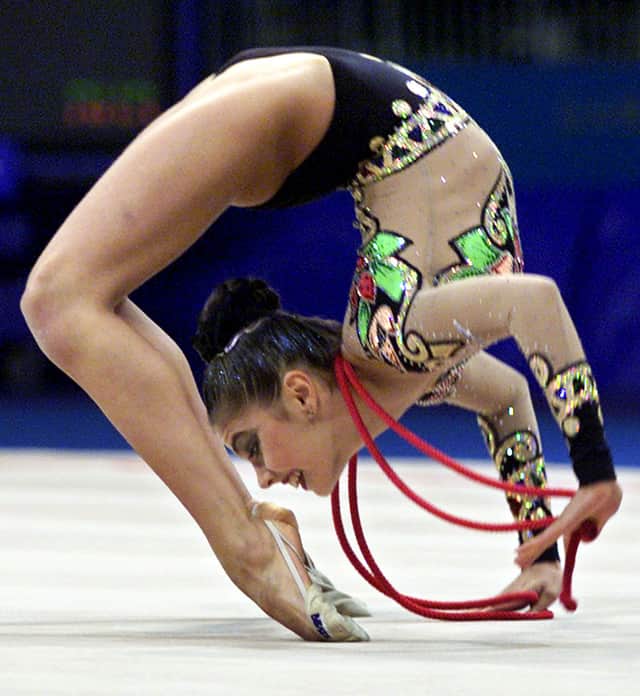 Russian gymnast Alina Kavaeva performs with a rope during the women’s individual all-around final for Rhythmic Gymnastics, 01 October at the Sydney 2000 Olympic Games (Photo: KAZUHIRO NOGI/AFP via Getty Images)