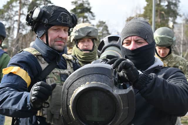 Ukrainian troops are trained in how to use anti-tank weapons which have arrived from the West. (Credit: Getty)