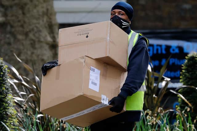 A Hermes delivery courier carrying boxes (Photo: TOLGA AKMEN/AFP via Getty Images)