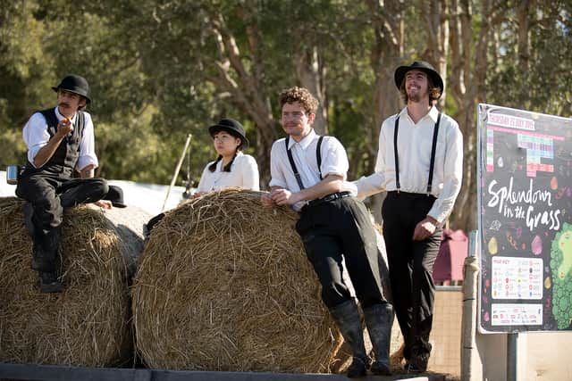 Amish people wear plain smart clothing in block colours