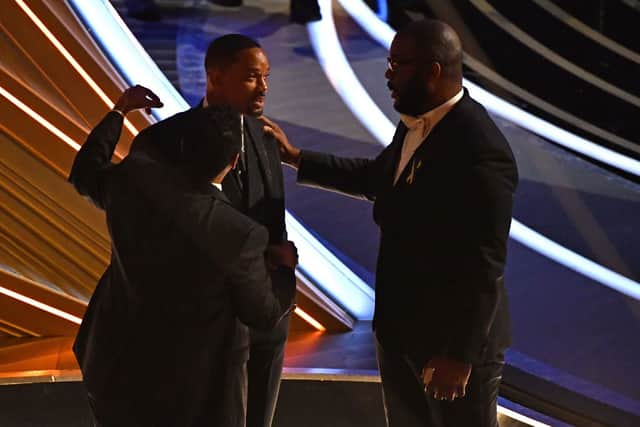 Denzel Washington, Will Smith and Tyler Perry chat during the break (Photo: ROBYN BECK/AFP via Getty Images)