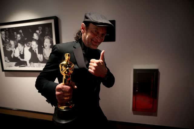 Troy Kotsur backstage during the 94th Annual Academy Awards (Photo: Al Seib/A.M.P.A.S. via Getty Images)