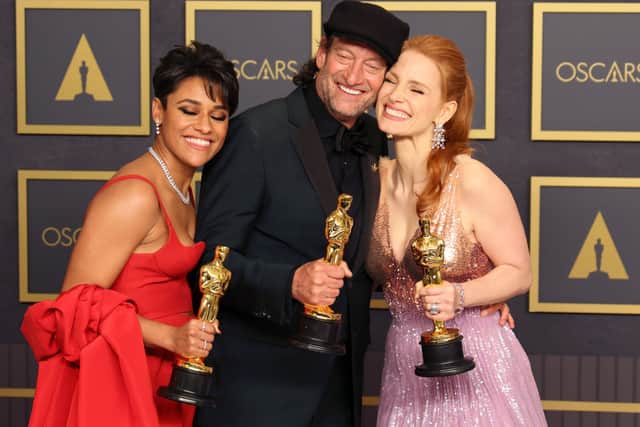 Ariana DeBose, Troy Kotsur and Jessica Chastain pose with their Oscars in the press room at the 94th Annual Academy Awards (Photo: David Livingston/Getty Images)