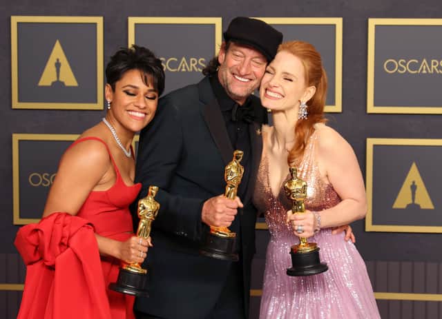 Ariana DeBose, Troy Kotsur and Jessica Chastain pose with their Oscars in the press room at the 94th Annual Academy Awards (Photo: David Livingston/Getty Images )