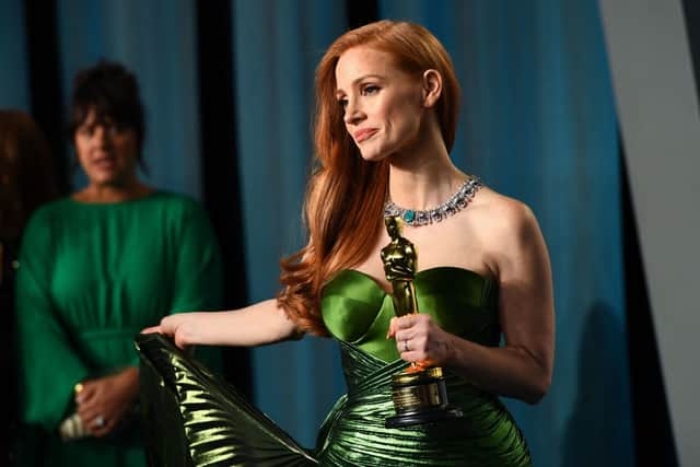 Jessica Chastain holding the award for Best Actress in a Leading Role for her performance in The Eyes of Tammy Faye (Photo: PATRICK T. FALLON/AFP via Getty Images)