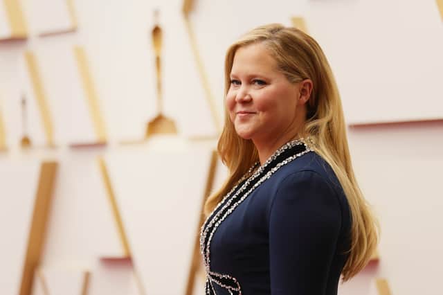 <p>Amy Schumer made a joke at the Oscars 2022 about the fact that Leonardo DiCaprio is known for dating women who are much younger than him</p>