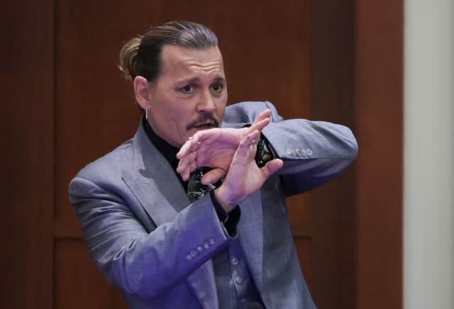 ohnny Depp demonstrating how he claims he shielded himself from an alleged attack by his ex-wife Amber Heard (Photo: EVELYN HOCKSTEIN/POOL/AFP via Getty Images)