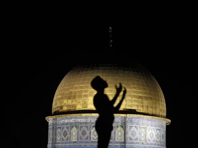 Palestinian Muslim worshippers pray on June 11, 2018 outside the Dome of the Rock in the Al-Aqsa mosques compound in Jerusalem's Old City on the occasion of Laylat al-Qadr 