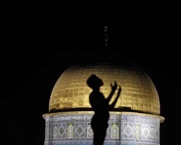 Palestinian Muslim worshippers pray on June 11, 2018 outside the Dome of the Rock in the Al-Aqsa mosques compound in Jerusalem's Old City on the occasion of Laylat al-Qadr 