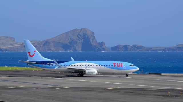 TUI has confirmed that there will be no hot or cold meals on their short and mid-haul flights for the foreseeable future due to “staff shortages”.