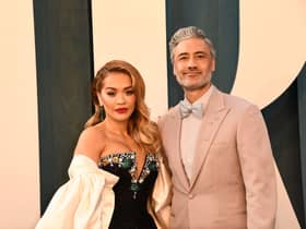 Taika Waititi and Rita Ora attend the 2022 Vanity Fair Oscar Party following the 94th Oscars at the The Wallis Annenberg Center for the Performing Arts in Beverly Hills, California on March 27, 2022 (Photo by PATRICK T. FALLON/AFP via Getty Images)