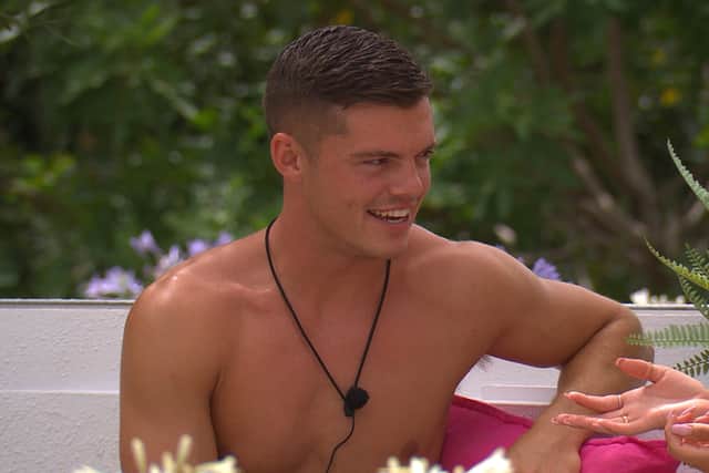 Billy and Tasha shared their first non-challenge based kiss (Photo: ITV)