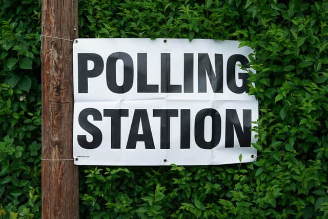A political party wins a general election by an overall majority if it reaches 326 MPs (Photo: Ian Forsyth/Getty Images)