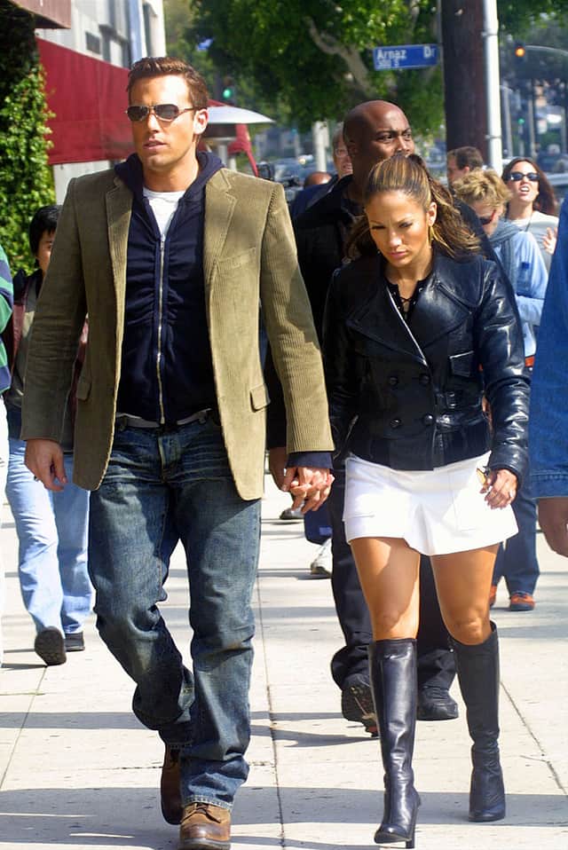 Jennifer Lopez and actor Ben Affleck hold hands while filming her new music video at Barefoot restaurant on October 20, 2002 in Beverly Hills, California.  (Photo by Ben-Ari Finegold/Getty Images)