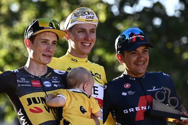 Vingegaard and his daughter, with Pogacar and Carapaz at Tour de France 2021