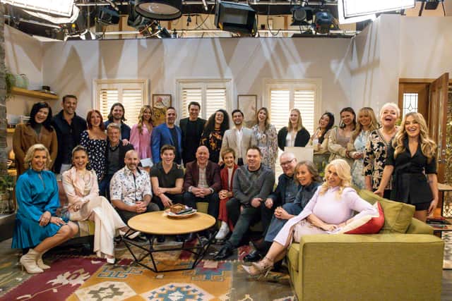 Neighbours on X: Happy 8000th Episode from the #Neighbours cast of 1985!  See any familiar faces?! 🎉  / X