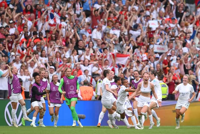  Players of England celebrate after Chloe Kelly of England scores their side's second goal (Photo by Mike Hewitt/Getty Images)
