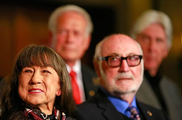 Judith Durham pictured with her Seekers bandmates in 2015 (image: Getty Images)