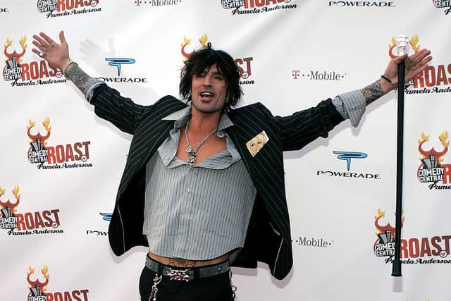 Musician Tommy Lee arrives at the Comedy Central Roast of Pamela Anderson at Sony Studios on August 7, 2005 in Culver City, California.  (Photo by Mark Mainz/Getty Images)