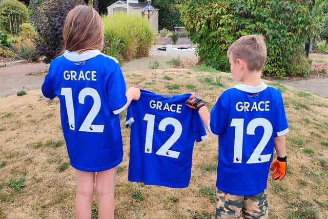 Grace’s siblings Marissa and Nathan Kelly in their Leicester City shirts (Brain Tumour Research / SWNS)