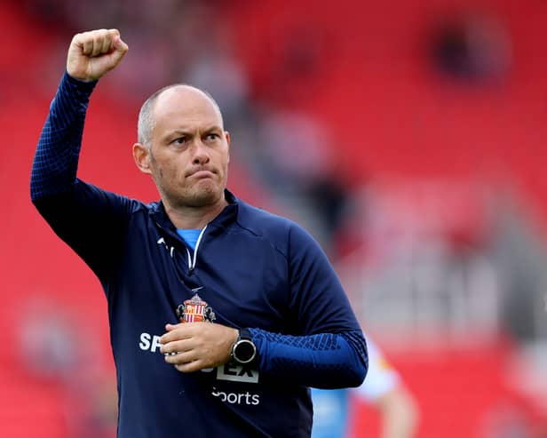 STOKE ON TRENT, ENGLAND - AUGUST 20: Sunderland manager Alex Neil celebrates his teams victory at the final whistle after the Sky Bet Championship between Stoke City and Sunderland at Bet365 Stadium on August 20, 2022 in Stoke on Trent, England. (Photo by Clive Brunskill/Getty Images)