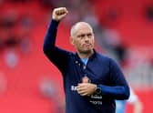 STOKE ON TRENT, ENGLAND - AUGUST 20: Sunderland manager Alex Neil celebrates his teams victory at the final whistle after the Sky Bet Championship between Stoke City and Sunderland at Bet365 Stadium on August 20, 2022 in Stoke on Trent, England. (Photo by Clive Brunskill/Getty Images)