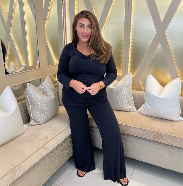 Lauren shared a photo of herself at Cosmessex beauty salon in Brentwood (@laurengoodger - Instagram)