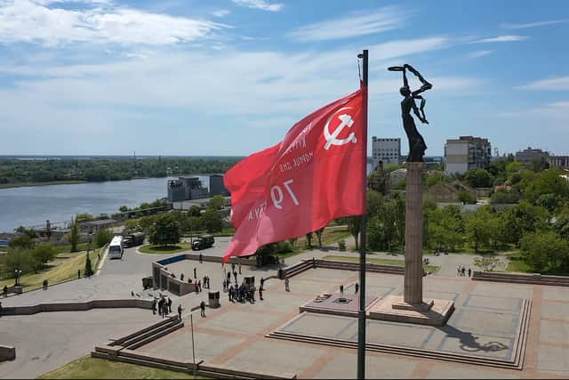 A replica of the Soviet Banner of Victory flies in Kherson in May 2022 (Pic: AFP via Getty Images)