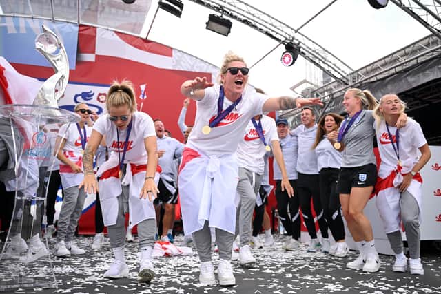 Rachel Daly (l) and Millie Bright with the squad the morning after England won the Euros