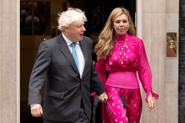 Boris Johnson arrives with wife Carrie Johnson as he prepares to deliver a farewell address before his official resignation at Downing Street. (Photo by Dan Kitwood/Getty Images)