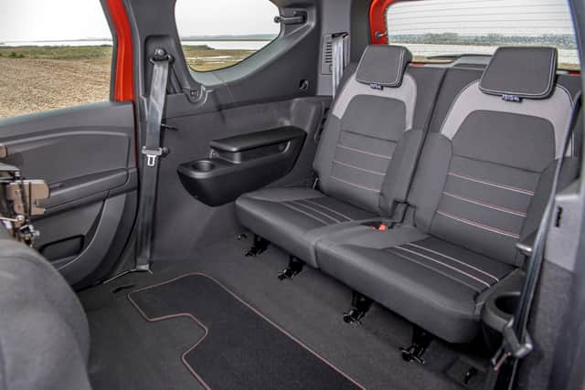 Dacia Jogger 7 Seater CHEAP Car - Interior Modularity and Design Details 