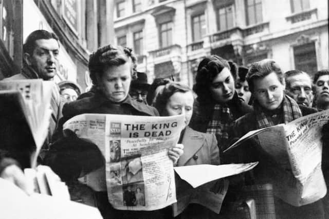 Serious faces of crowd in London reading news of King’s George VI death in newspapers on February 6, 1952 (Credit: INTERCONTINENTALE/AFP via Getty)