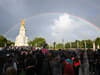 Double rainbow meaning: Queen Elizabeth II mourners spot ‘Eye of God’ over Buckingham Palace as crowds gather
