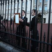 An official statement confirming the death of Queen Elizabeth II is posted in front of Buckingham Palace following the death of Queen Elizabeth II in Balmoral, on September 8 2022.