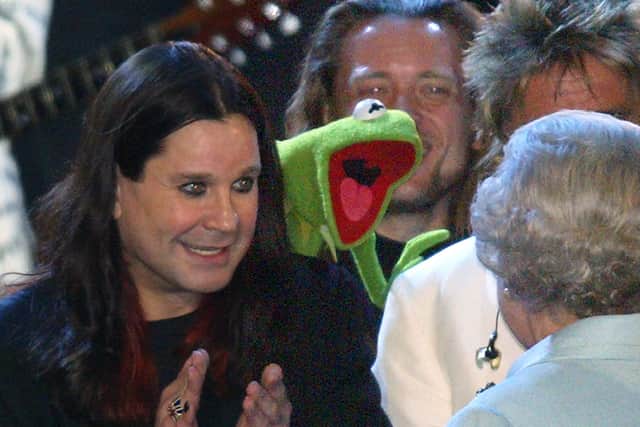 Ozzy meeting the Queen in 2002. 