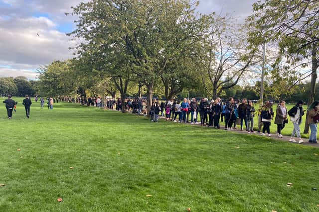 The queue stretched from St Giles’ Cathedral to The Meadows in Edinburgh. (Credit: Heather Carrick/National World)