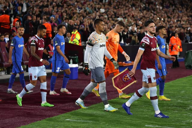 West Ham players walk out onto the pitch wearing black arm bands on their right arm, although the left arm is apparently the more traditional placing 