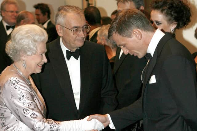 Daniel Craig meets Queen Elizabeth II during the world premiere of James Bond movie “Casino Royale” in 2006. (STEPHEN HIRD/AFP via Getty Images)