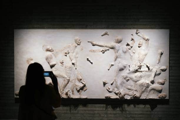 Brad’s hanging wall sculpture depicting a gun fight between eight people (Pic:Getty)