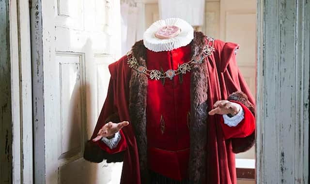 Humphrey’s body, wearing red Tudor clothes and a ruff (Credit: BBC)