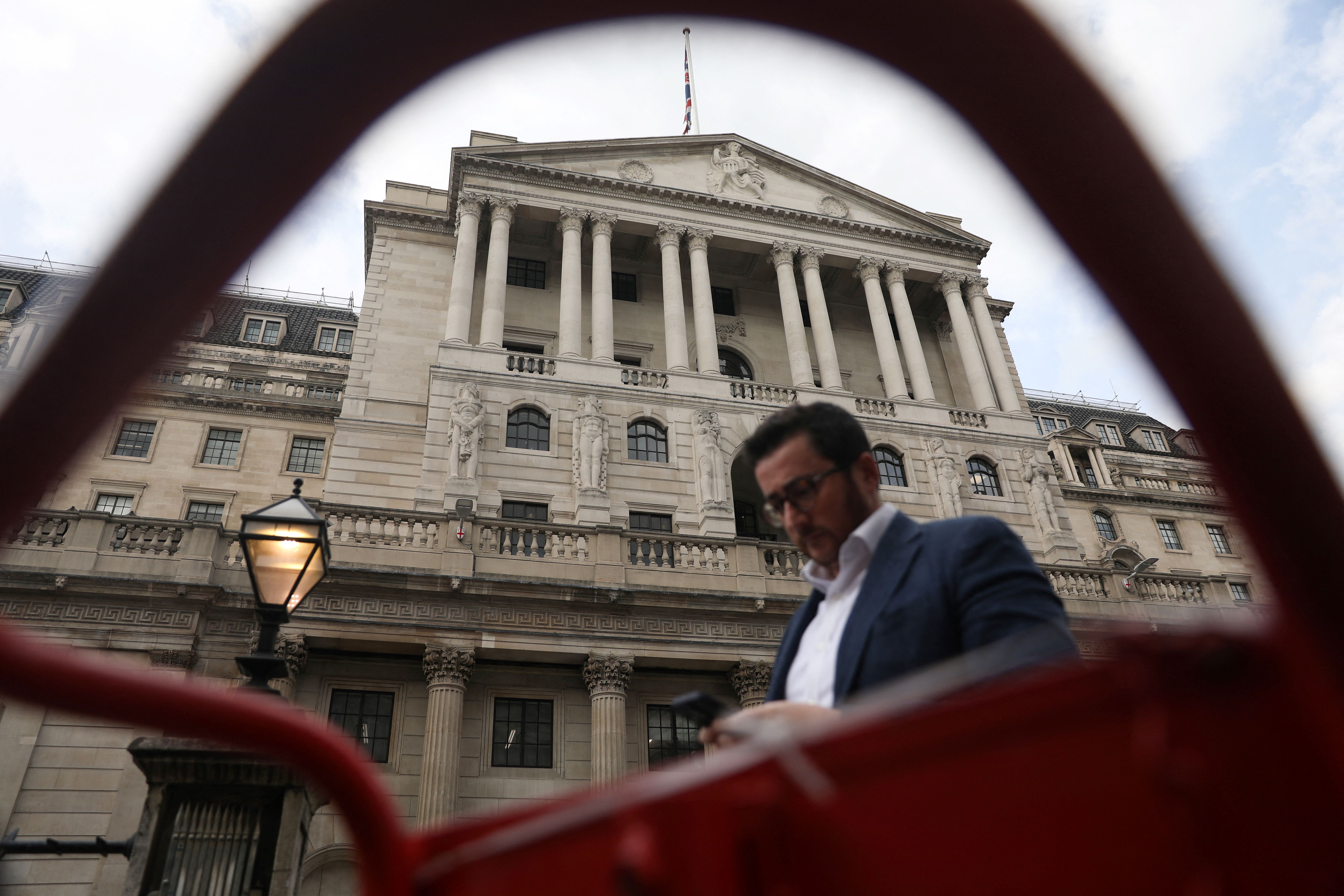 Politics live: Bank of England ‘considering emergency statement’ as pound regains overnight losses